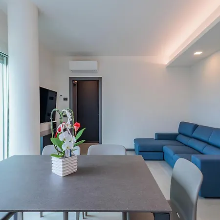 Guesthost - Belvedere Apartman